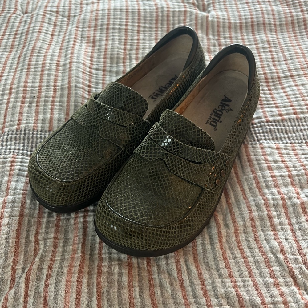 Cute loafers style, green Alegría shoes